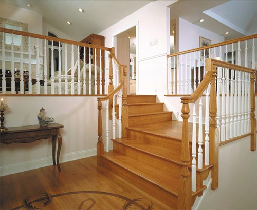 Ưu nhược điểm của cầu thang gỗ công nghiệp